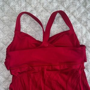 Lululemon burgundy tank size 6